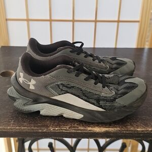 Boys 1Y Under Armour Shoes Slip On No Laces Sneakers